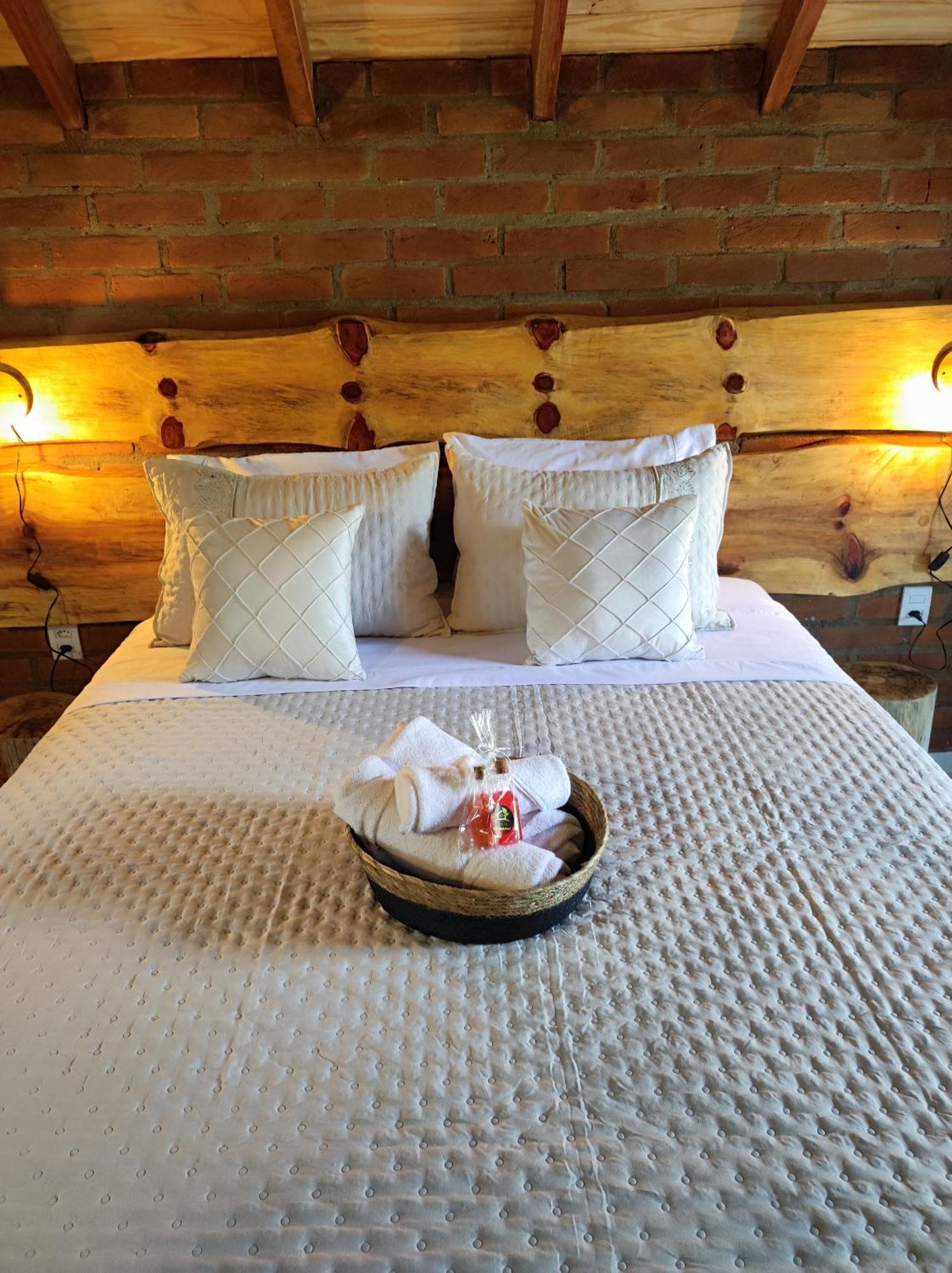 Castanheiras Lodge *